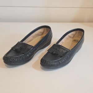 SAS Women's Navy Leather Comfort Shoes Slip-on Tassel Loafers 7 Slim‎
